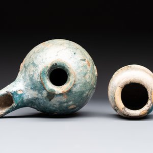 A small turquoise-glazed albarello and three oil lamps, Iran or Syria, 12/13th C. — 照片 6