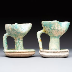 A small turquoise-glazed albarello and three oil lamps, Iran or Syria, 12/13th C. — 照片 10