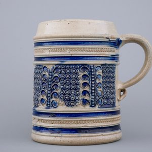 A small Westerwald beer stein, 17th C. — 照片 2