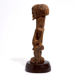 A Songye fetish on wooden base, D.R. Congo, 1st half 20th C. — 照片 5