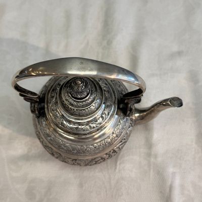 A South-East Asian repoussé silver teapot and a covered box — photo 16