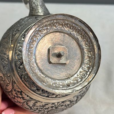 A South-East Asian repoussé silver teapot and a covered box — photo 19