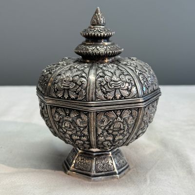 A South-East Asian repoussé silver teapot and a covered box — photo 24