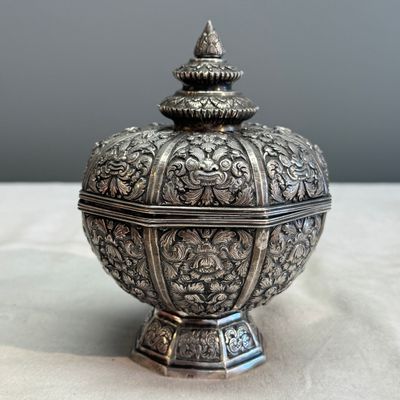 A South-East Asian repoussé silver teapot and a covered box — photo 25