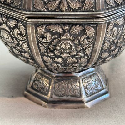 A South-East Asian repoussé silver teapot and a covered box — photo 31