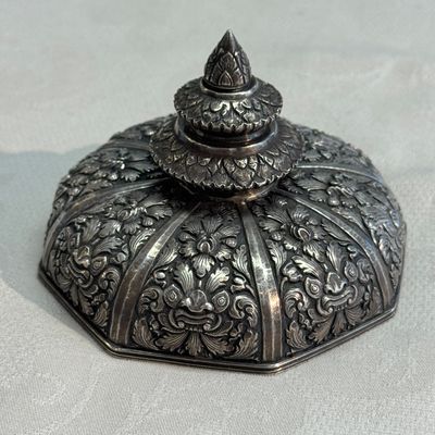 A South-East Asian repoussé silver teapot and a covered box — photo 35