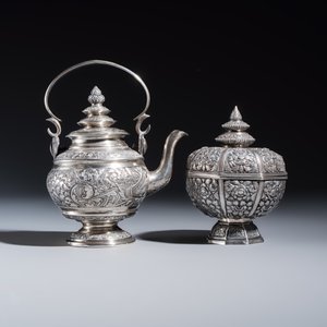A South-East Asian repoussé silver teapot and a covered box — photo 3
