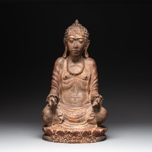 A Southeast Asian gilt-lacquered wooden sculpture of a praying ascetic, 18/19th C. — photo 2