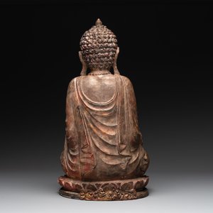 A Southeast Asian gilt-lacquered wooden sculpture of a praying ascetic, 18/19th C. — photo 4