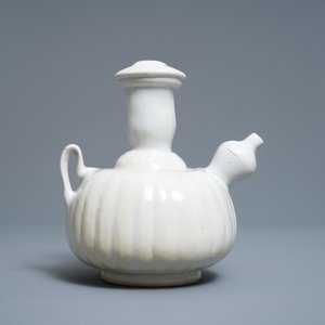 A southern-Chinese white-glazed kendi, 17/18th C. — photo 2