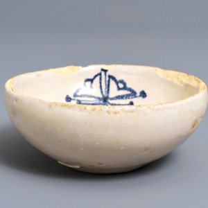 A Spanish blue and white armorial bowl, 16/17th C. — 照片 2