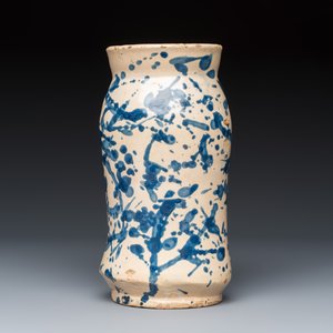 A Spanish blue-splashed white-ground albarello — 照片 3