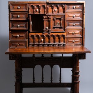 A Spanish bronze-mounted oak 'bargueño' or cabinet on stand, 16th C. — 照片 5