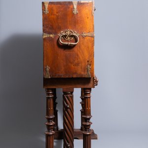 A Spanish bronze-mounted oak 'bargueño' or cabinet on stand, 16th C. — 照片 7