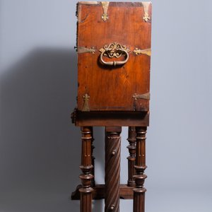 A Spanish bronze-mounted oak 'bargueño' or cabinet on stand, 16th C. — 照片 9
