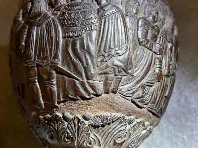 A Spanish colonial carved corozo and coconut marriage cup, probably Cuzco, Peru, 17th C. — 照片 1