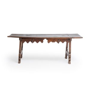 A Spanish walnut table with two drawers — 照片 2