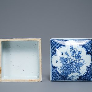 A square Chinese blue and white box and cover, Qianlong — photo 6