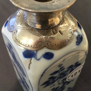 A square Chinese blue and white silver-mounted flask, Kangxi — photo 17