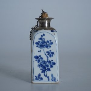 A square Chinese blue and white silver-mounted flask, Kangxi — photo 8