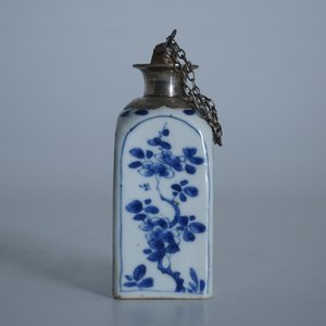 A square Chinese blue and white silver-mounted flask, Kangxi — photo 10