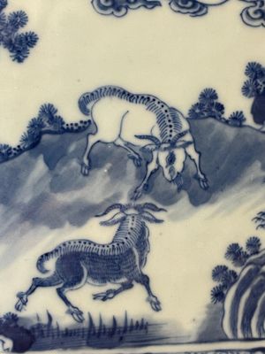 A square Chinese blue and white 'three rams' jardiniere, 19th C. — 照片 11