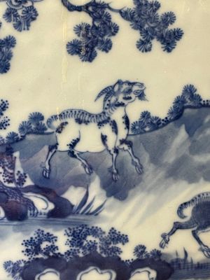 A square Chinese blue and white 'three rams' jardiniere, 19th C. — 照片 12