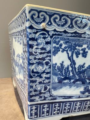 A square Chinese blue and white 'three rams' jardiniere, 19th C. — 照片 13