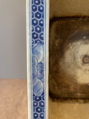 A square Chinese blue and white 'three rams' jardiniere, 19th C. — 照片 15