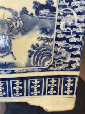 A square Chinese blue and white 'three rams' jardiniere, 19th C. — 照片 23
