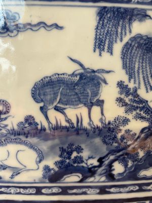 A square Chinese blue and white 'three rams' jardiniere, 19th C. — 照片 3