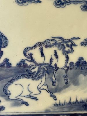 A square Chinese blue and white 'three rams' jardiniere, 19th C. — 照片 9