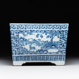 A square Chinese blue and white 'three rams' jardiniere, 19th C. — 照片 3