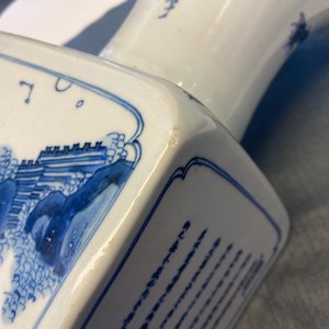 A square Chinese blue and white vase, Kangxi mark and of the period — photo 21