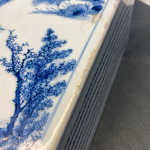 A square Chinese blue and white vase, Kangxi mark and of the period — photo 23