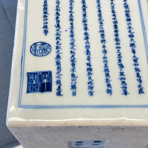 A square Chinese blue and white vase, Kangxi mark and of the period — photo 42