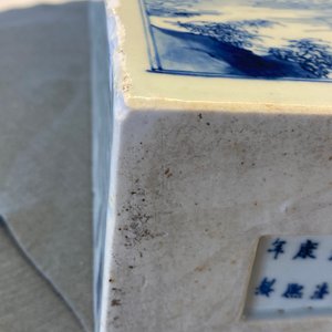 A square Chinese blue and white vase, Kangxi mark and of the period — photo 44