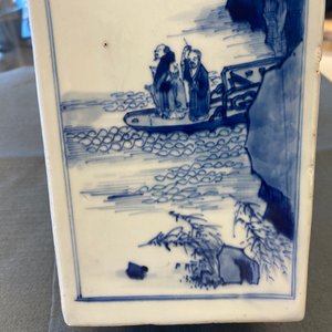 A square Chinese blue and white vase, Kangxi mark and of the period — photo 51