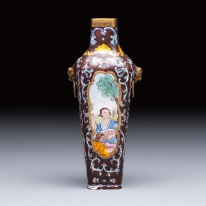 A square Chinese Canton enamel 'European subject' vase, Qianlong mark and probably of the period — 照片 3
