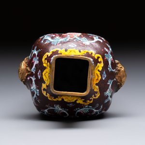 A square Chinese Canton enamel 'European subject' vase, Qianlong mark and probably of the period — 照片 5