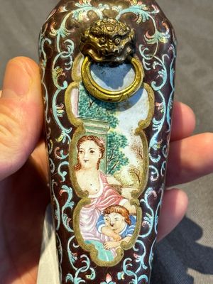 A square Chinese Canton enamel 'European subject' vase, Qianlong mark and probably of the period — photo 13