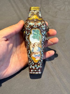 A square Chinese Canton enamel 'European subject' vase, Qianlong mark and probably of the period — photo 3