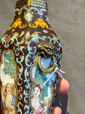 A square Chinese Canton enamel 'European subject' vase, Qianlong mark and probably of the period — photo 10