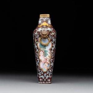 A square Chinese Canton enamel 'European subject' vase, Qianlong mark and probably of the period — photo 2