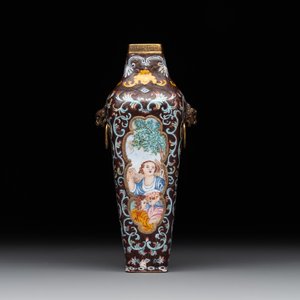 A square Chinese Canton enamel 'European subject' vase, Qianlong mark and probably of the period — photo 3