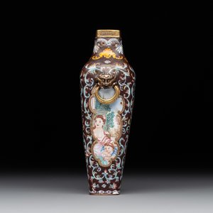 A square Chinese Canton enamel 'European subject' vase, Qianlong mark and probably of the period — photo 4