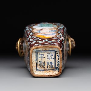 A square Chinese Canton enamel 'European subject' vase, Qianlong mark and probably of the period — photo 6