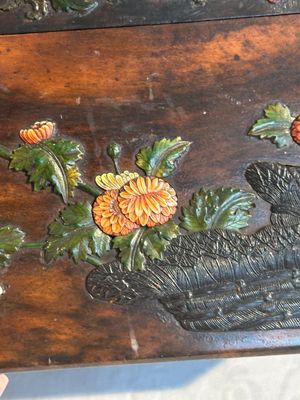 A square Chinese embellished and lacquered wooden box depicting a musician and two boys, Qing — foto 25