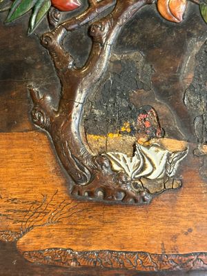A square Chinese embellished and lacquered wooden box depicting a musician and two boys, Qing — foto 10