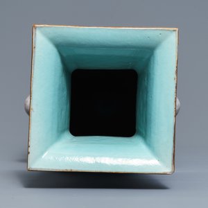 A square Chinese famille rose blue-ground vase, 19th C. — photo 5